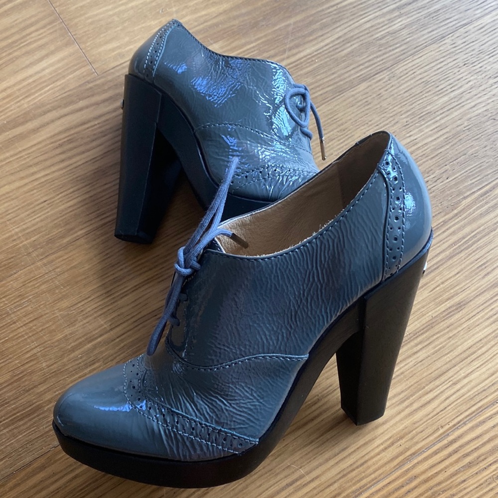 New Michael Kors Women Gray Patent Leather Wooden Heels Shoes Size 6.5